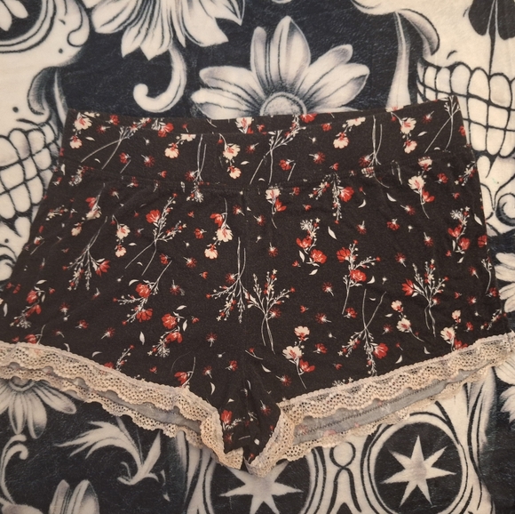 Floral Lace Trim Sleep Shorts - Picture 1 of 3